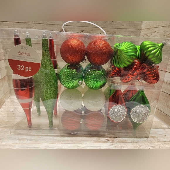 NEW Ashland Green and Red 32-Piece Set of Shatterproof Christmas Ornaments - Picture 1 of 7